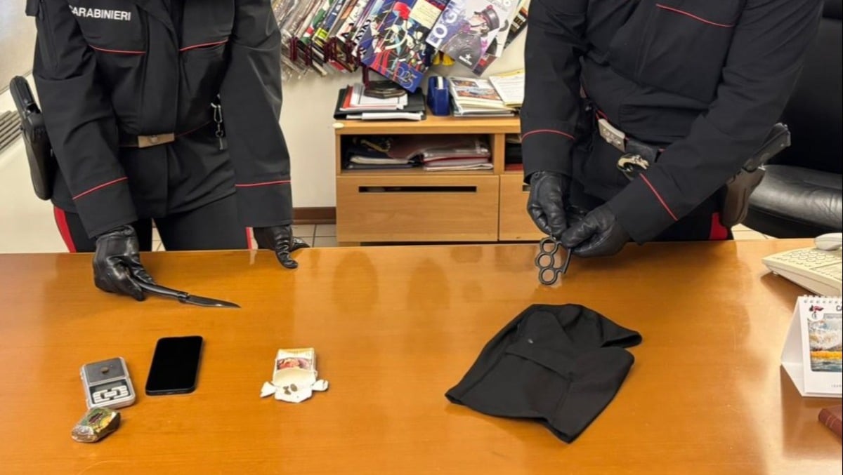 Controlli con unità cinofila a scuola: trovate armi e droga tra gli studenti di Codroipo - 