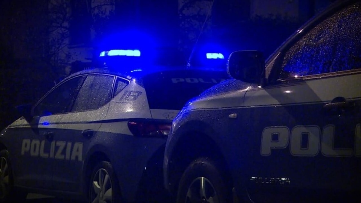 Forza la finestra ed entra in casa: ladro trovato nascosto nel box doccia - 