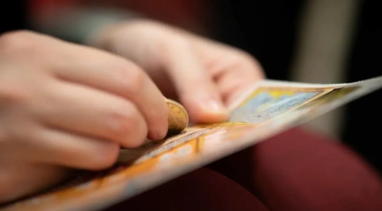 Colpo di fortuna in Veneto: gratta un "Miliardario" da 20 euro e ne vince 20mila - 