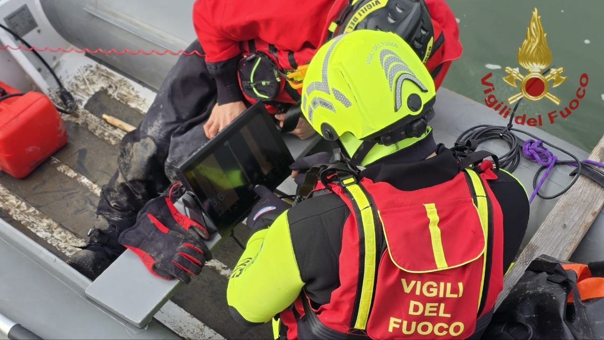 Uomo scomparso da ieri, ricerche in corso nel fiume con droni e sommozzatori | FOTO - 