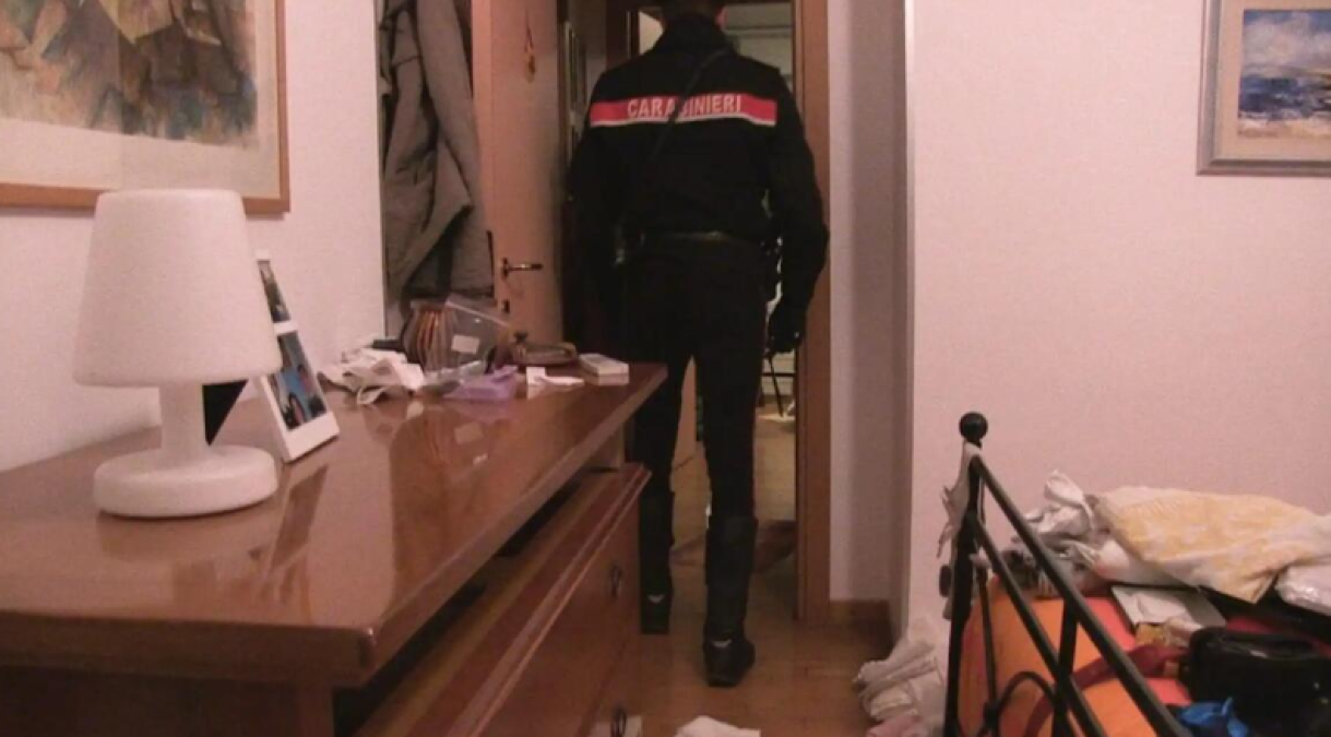 Quartiere assediato dai ladri, residenti terrorizzati: «Ci hanno ucciso il cane»