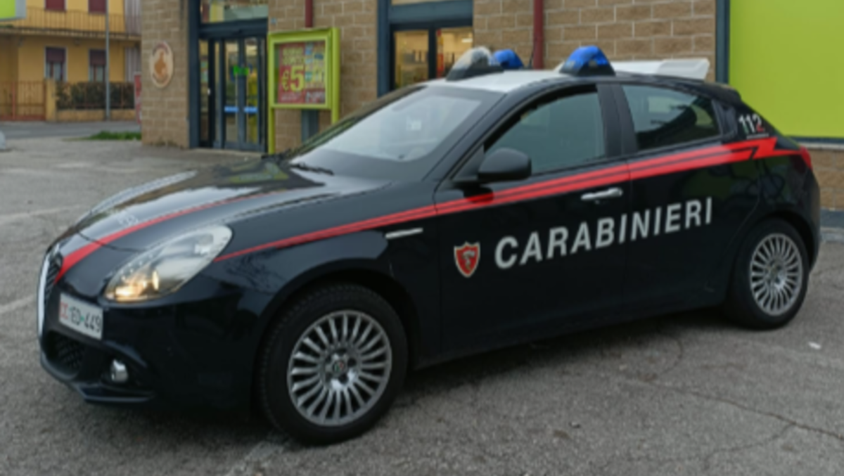 Folle inseguimento: fugge dai Carabinieri e si schianta contro l’auto di una donna - 