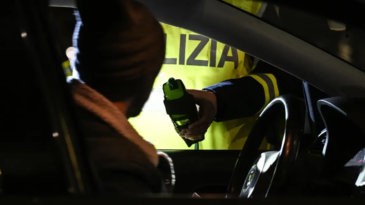 Controlli della Polizia nella notte: 6 conducenti nei guai tra alcol e droga al volante - 