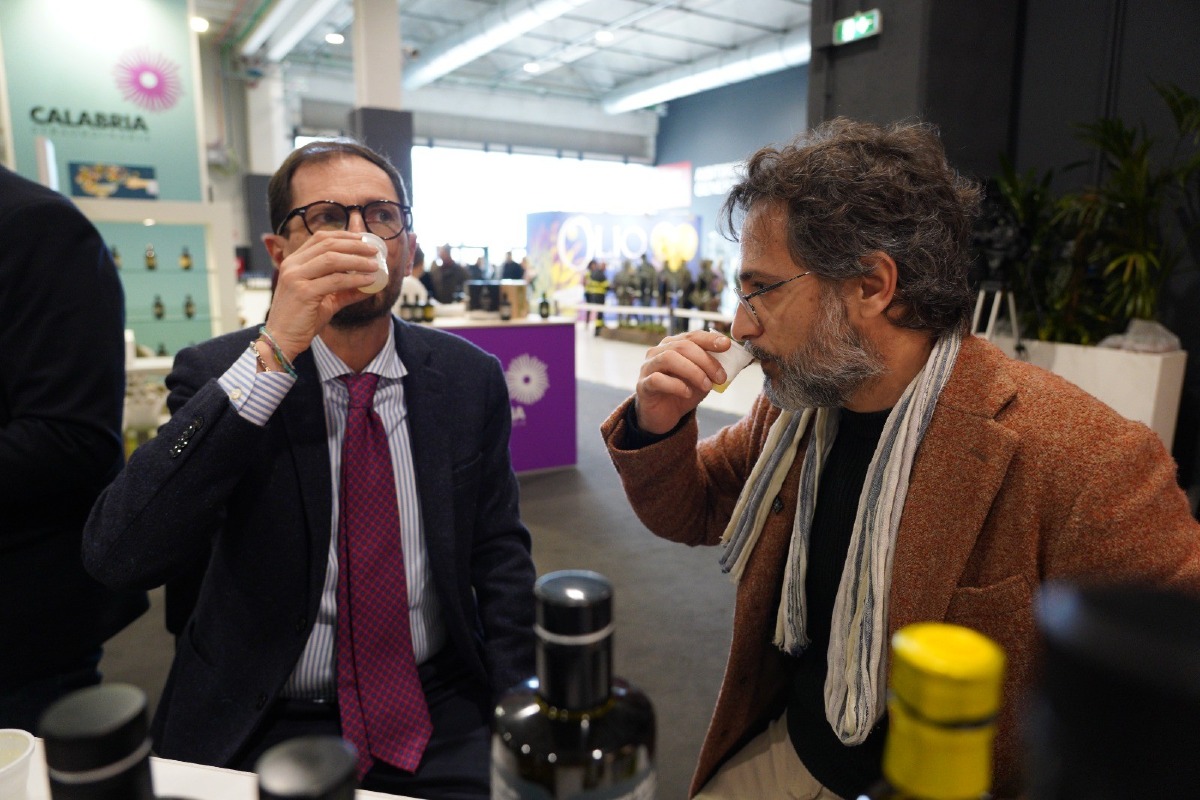 Trieste, a Olio Capitale l’agricoltura del futuro: IA, oleoturismo e cocktail all’olio