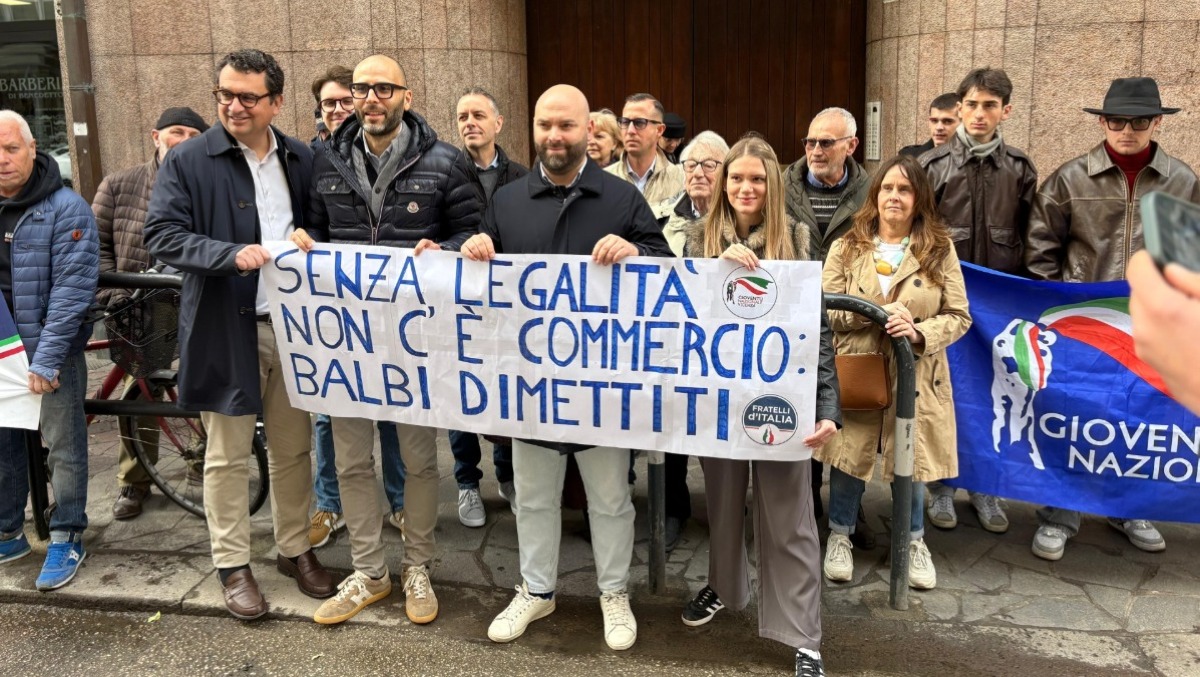 Sit-in di Fratelli d’Italia a Vicenza: chieste le dimissioni dell’assessore Balbi - 