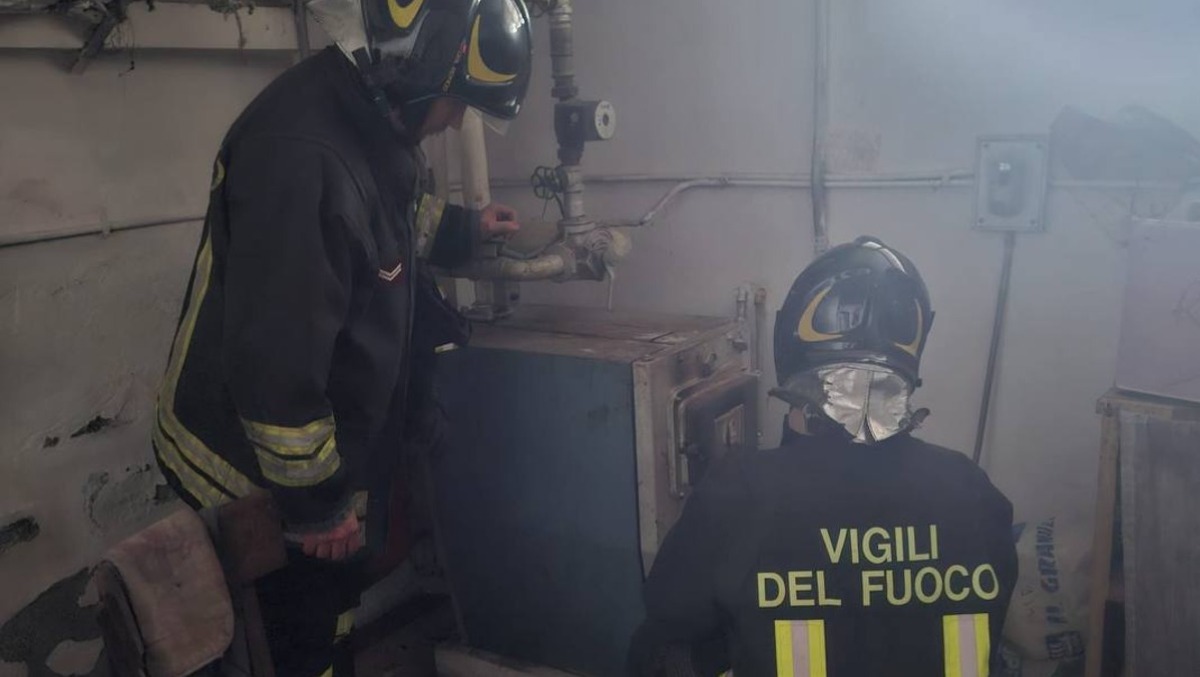 Paura in casa: lavatrice in fiamme, scatta l’allarme. Due intossicati