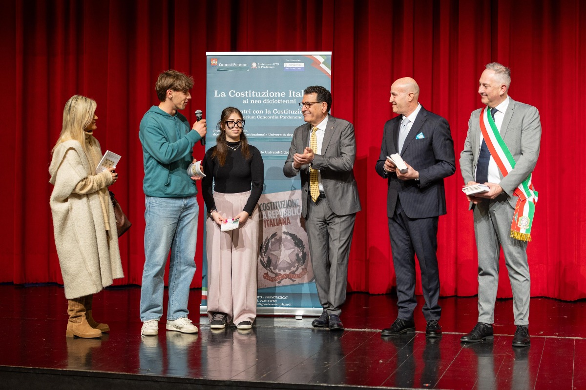 Giornata dell’Unità, consegnata la Costituzione a 500 neo18enni: “Siate cittadini attivi” | VIDEO - 