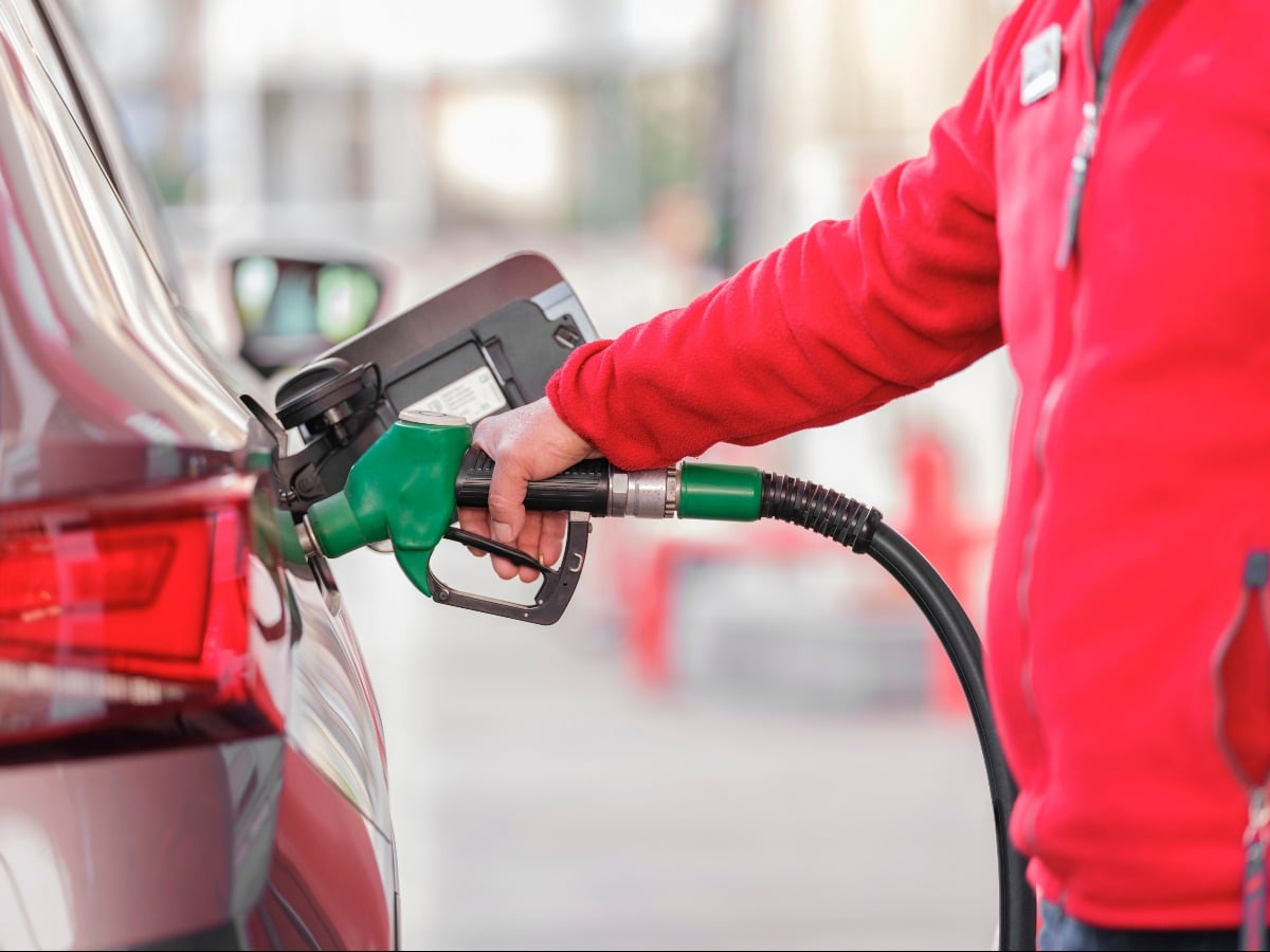 Benzina e diesel, arriva lo sconto: «taglio da 25 centesimi» - 