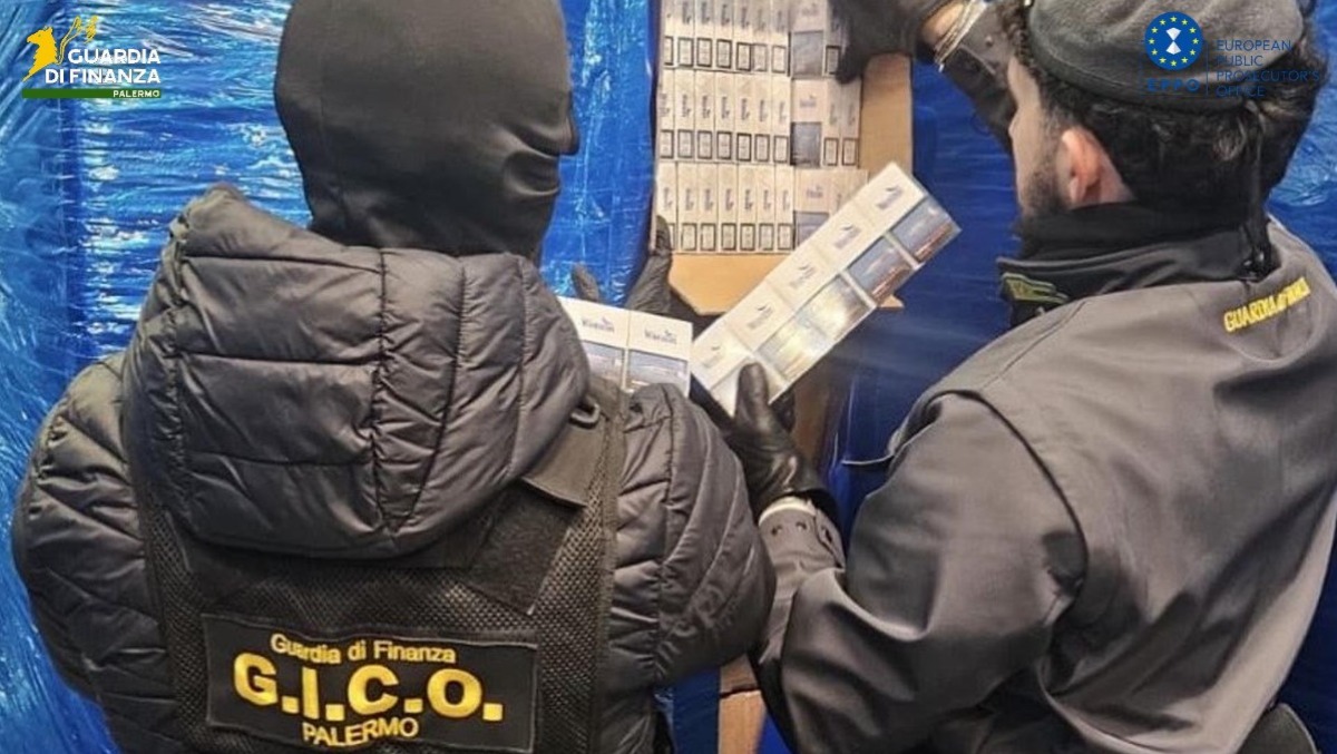 Sigarette clandestine in Veneto: scoperta fabbrica con tonnellate di tabacco | FOTO e VIDEO - 