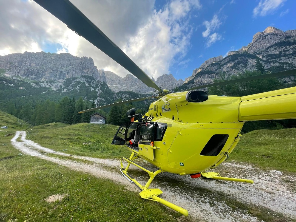 Tragedia sulle Dolomiti Friulane: escursionista precipita in un canalone e muore - 