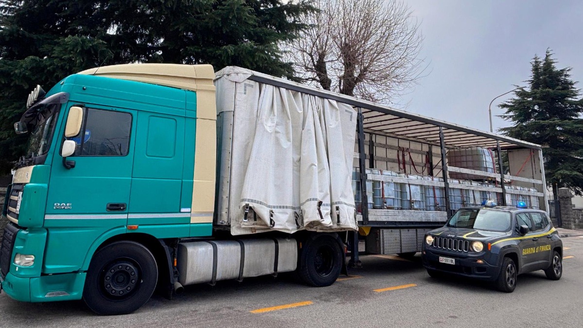 Carburante mascherato per non pagare le accise: evasione milionaria in Friuli | VIDEO - 