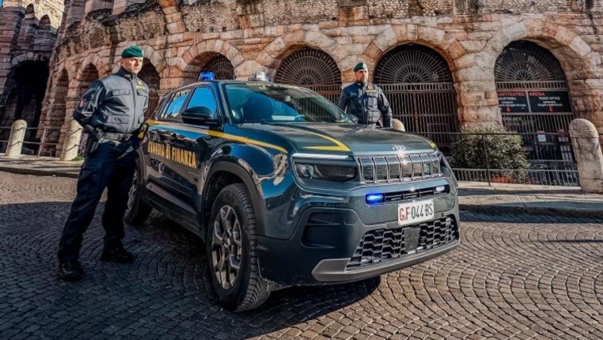 Finanziere blocca il ladro evaso: stava rubando in casa, cos'è successo - 