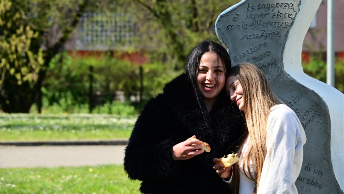 Studenti in prima linea contro il razzismo: a Treviso nasce un simbolo che lascia il segno - 