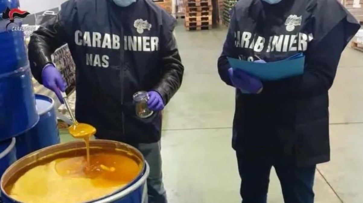 Blitz Nas in zona stazione, 3 locali "etnici" chiusi: «cibo pericoloso e condizioni igieniche da incubo»