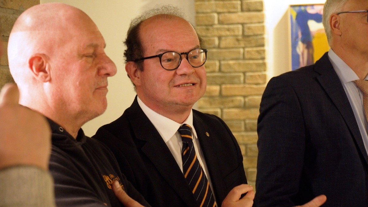 Arte e vino si incontrano: inaugurata la mostra di Tiziano Bravi a Ca Modeano - 