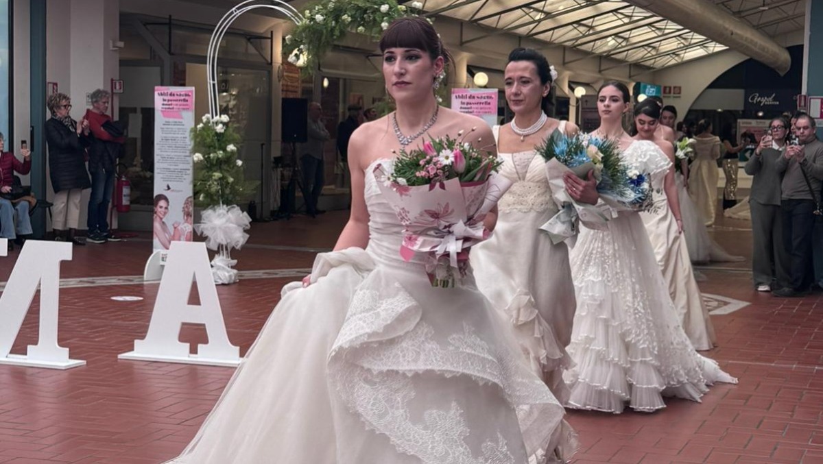 Abiti da sogno e solidarietà: a Città Fiera emozioni in passerella | FOTO - 