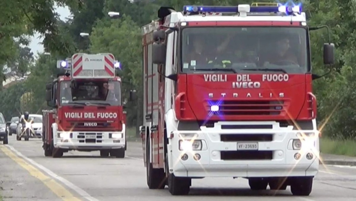 Tremendo scontro tra due auto a Codroipo, una si ribalta: tre feriti - 