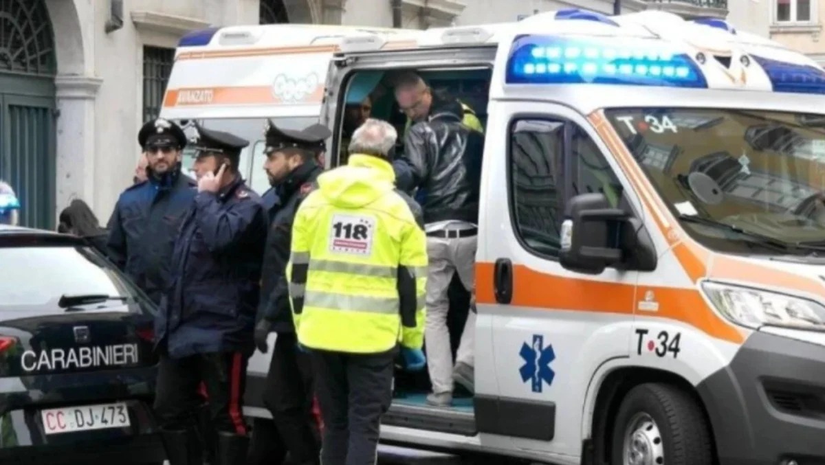 Investita da un'autobus, gravissima una ragazza - 