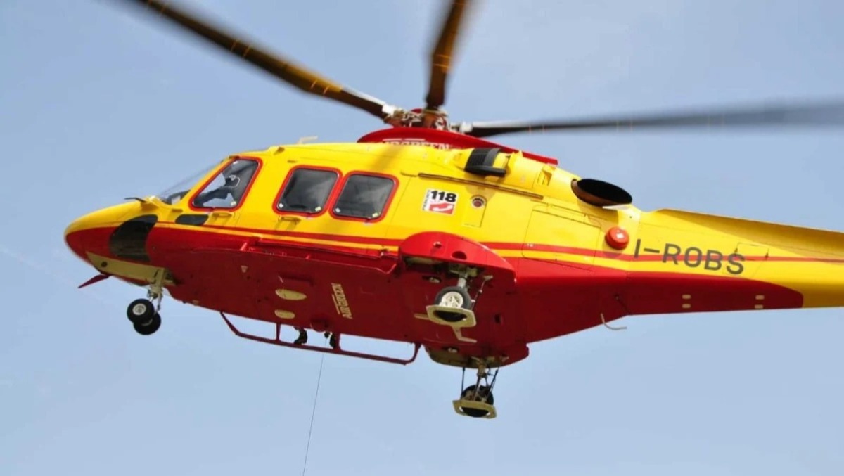 Si schianta col parapendio contro un albero: elitrasportato - 