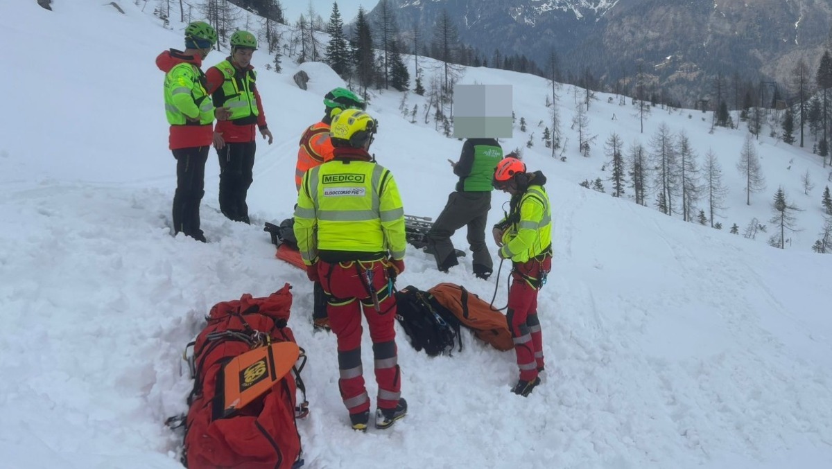 Scivola e si rompe una gamba a Sappada: scialpinista soccorsa sul Monte Siera