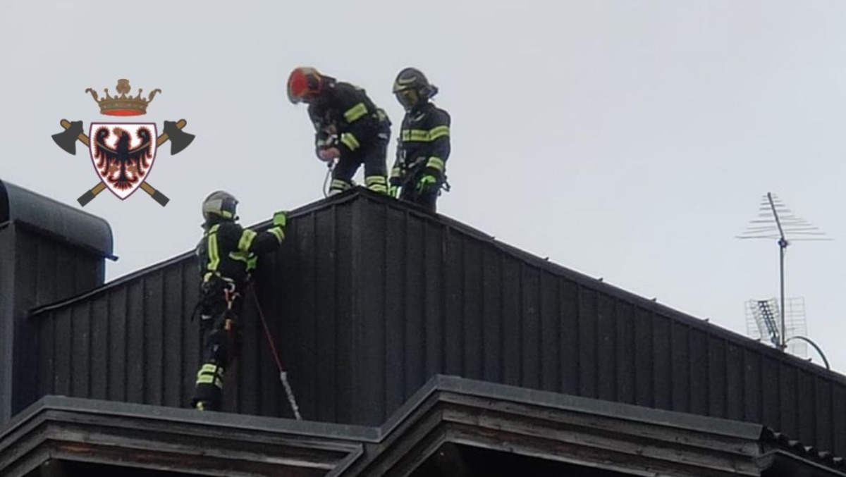 Vento forte, tegola si stacca e ferisce un ragazzo - 