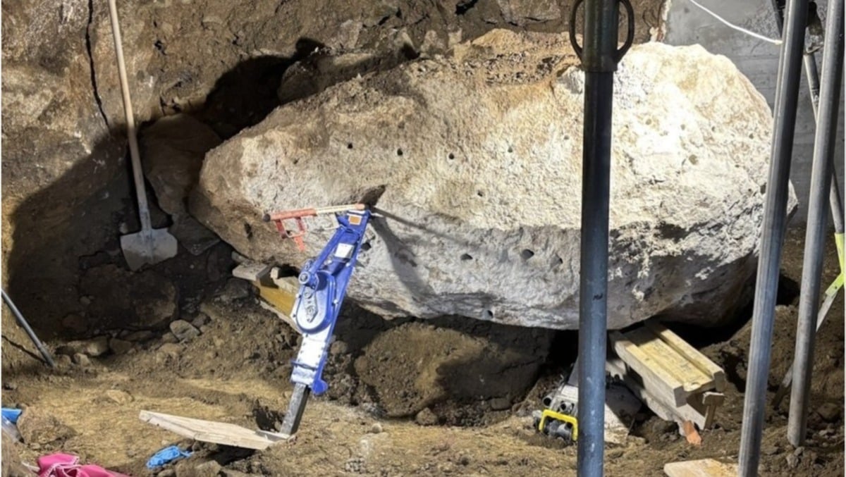 Masso gli frana addosso mentre lavora in un seminterrato: Alexander muore a 37 anni - Il masso che è franato su Thoni