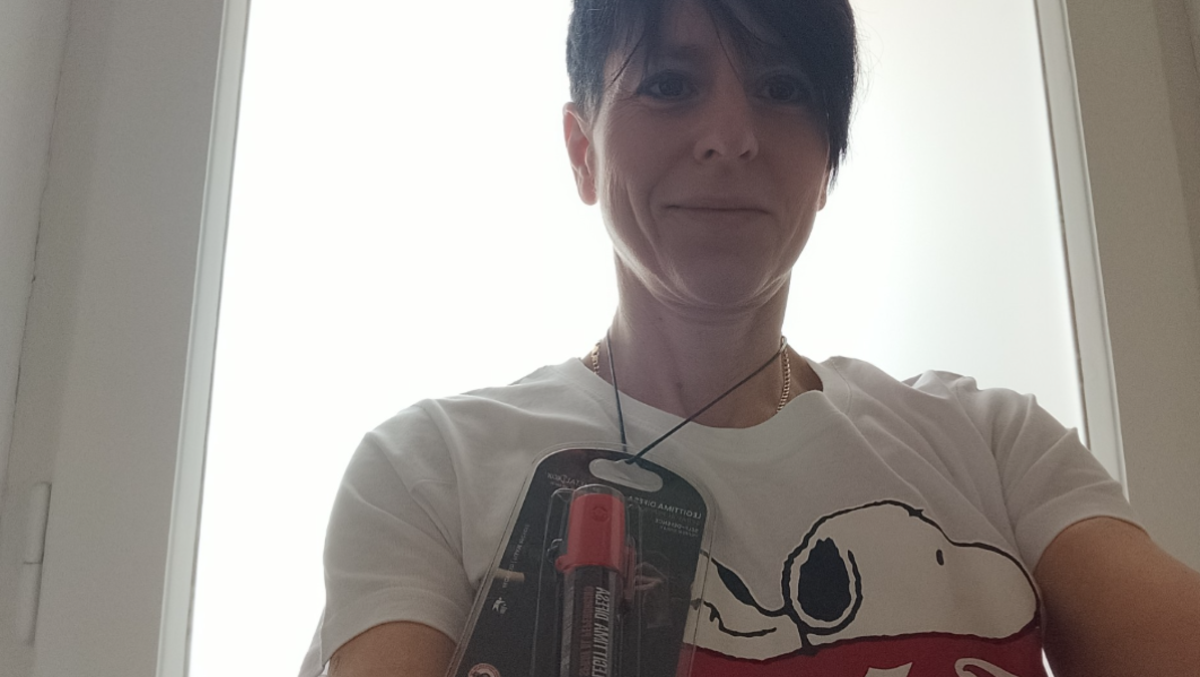 Spray Gate, Giurovich in Questura: «Legittima difesa» e nomina di un perito di fama nazionale - La giornalista e attivista Irene Giurovich