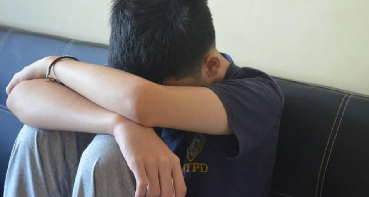 Genitori vanno in vacanza a Sharm e lasciano i 5 figli minorenni completamente soli in casa - 