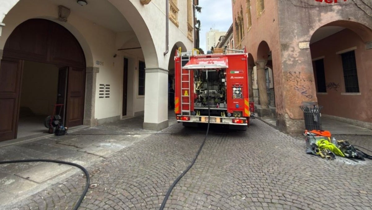 Fiamme da un contatore elettrico, palazzo evacuato: 6  intossicati - 