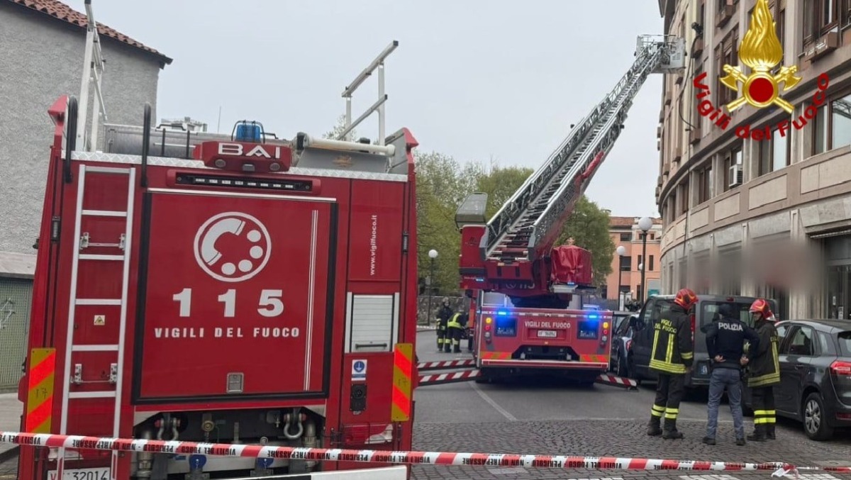 Appartamento a fuoco in FVG: due persone intossicate, salvati 4 cani - 