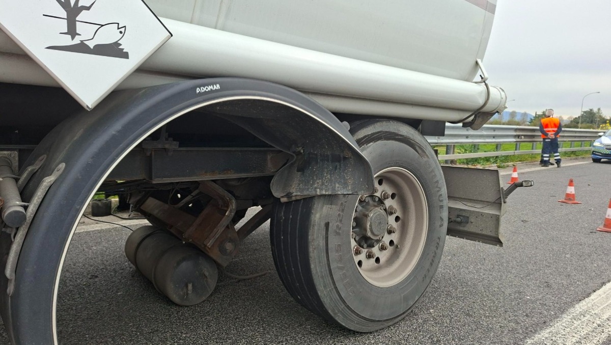 Autocisterna guasta sull'A4: chiuso l'ingresso di Palmanova - 