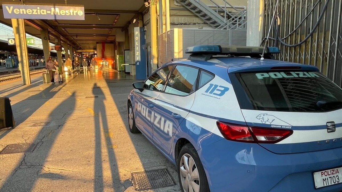 Espulso dall'Italia per violenza sessuale, beccato in stazione a Mestre: arrestato - 