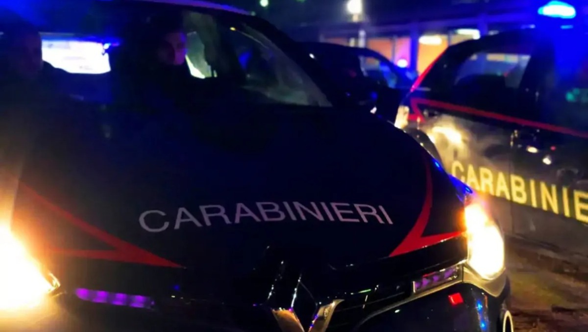 Furiosa lite notturna con cocci di vetro e chiave inglese in Friuli: due feriti - 