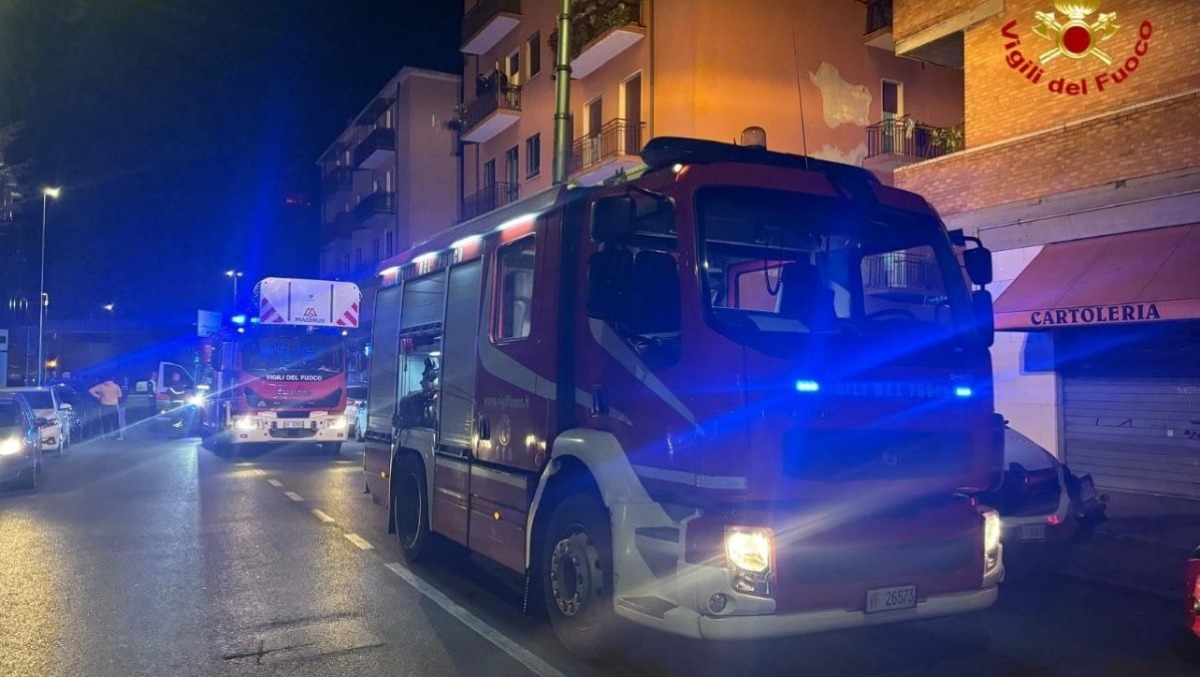 Incendio in appartamento: quattro bambini e la madre in ospedale - 