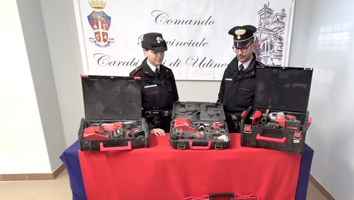 Furgone aziendale svaligiato in pausa pranzo a Udine: refurtiva trovata in un campo - 