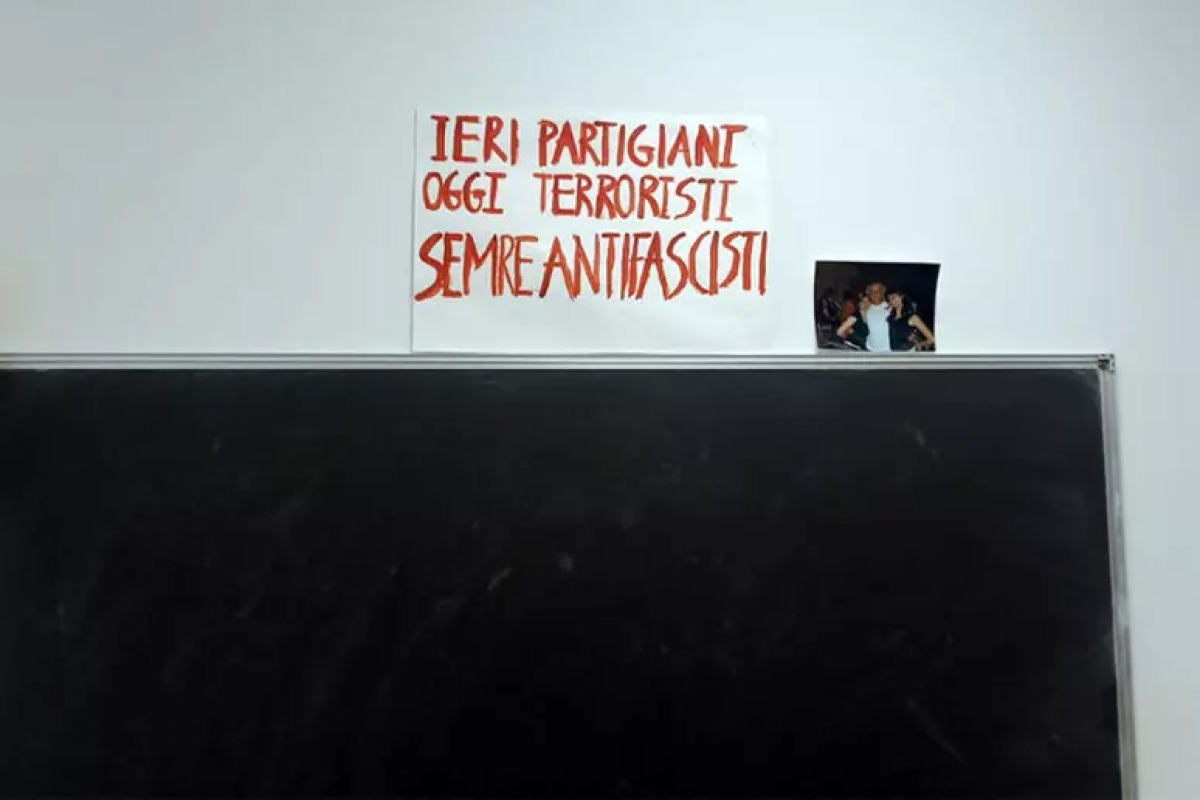 Striscione e scritte contro la Polizia all'Università: Digos al lavoro per scovare gli anarchici - 