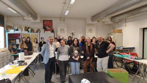 Carta, arte e innovazione in mostra: Venezia celebra il talento dei giovani artisti