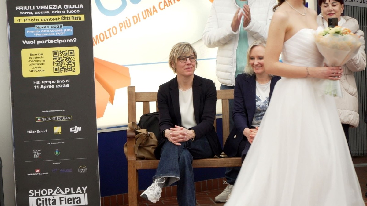 l'assessore regionale alle Finanze Barbara Zilli a margine della sfilata "Abiti da sogno in passerella donati con amore, regalati con il cuore"