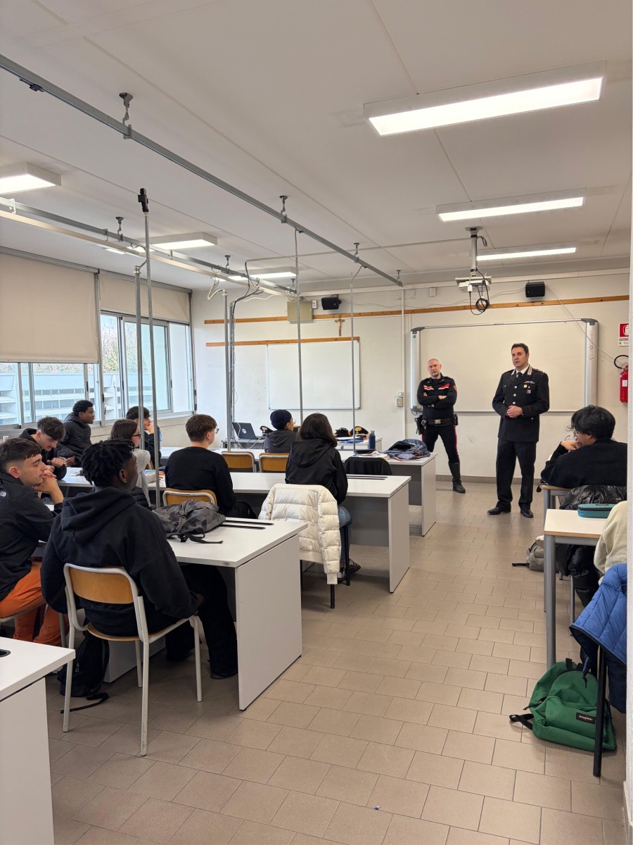 CARABINIERI IN CATTEDRA ALL'ISIS MATTIUSSI