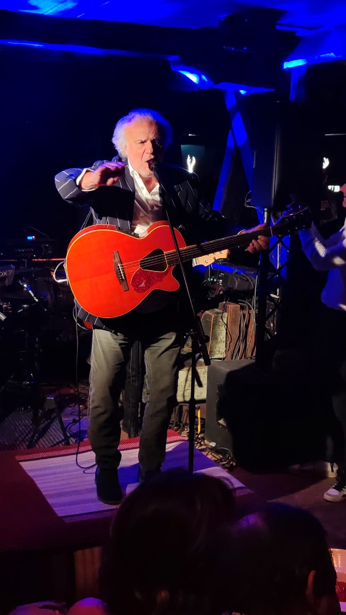 A Cortina il ritorno di "Billo": Jerry Calà sul palco del Vip Club Cortina per una notte indimenticabile