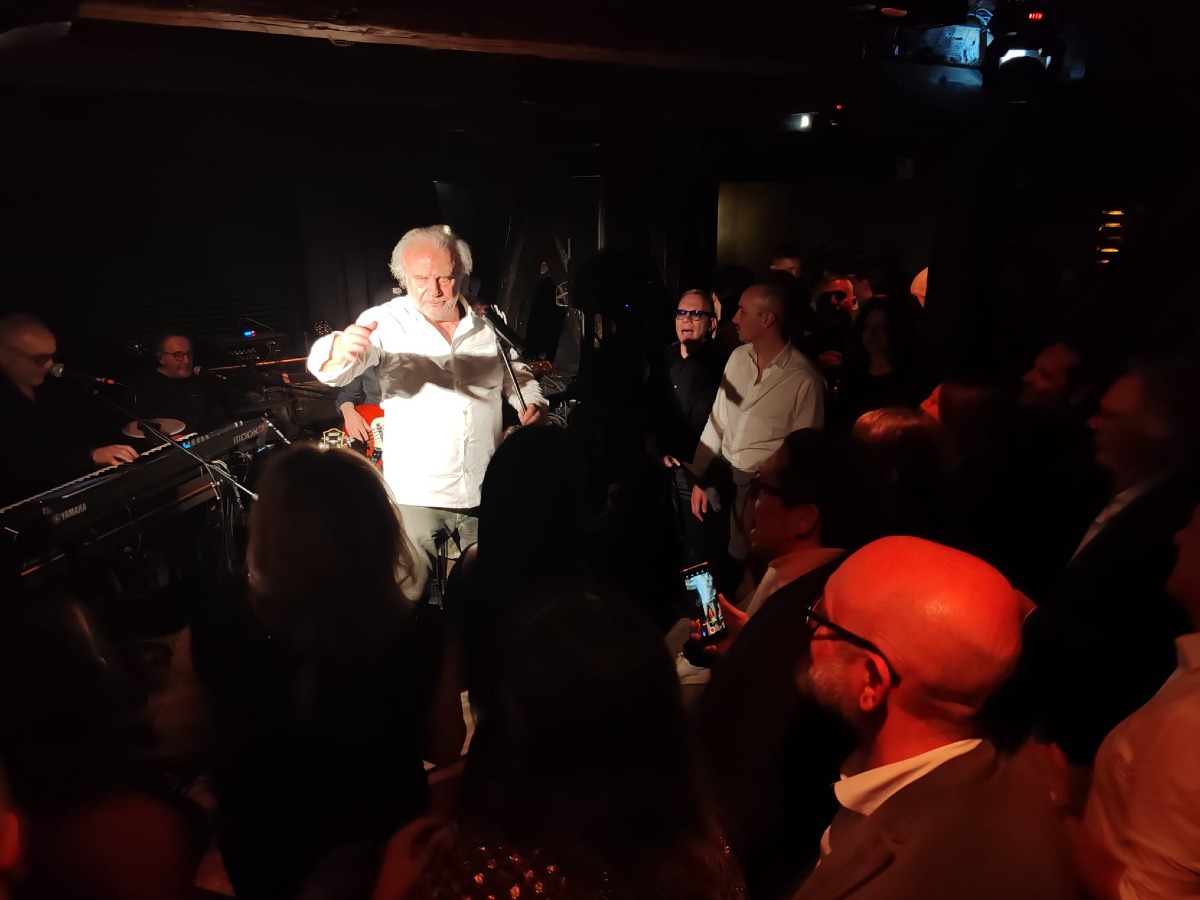 A Cortina il ritorno di "Billo": Jerry Calà sul palco del Vip Club Cortina per una notte indimenticabile