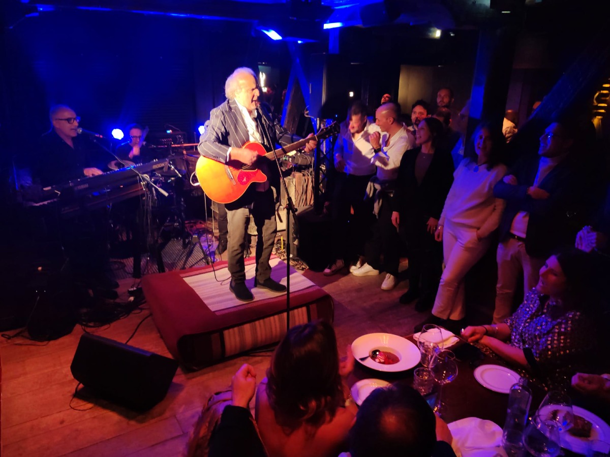 A Cortina il ritorno di "Billo": Jerry Calà sul palco del Vip Club Cortina per una notte indimenticabile