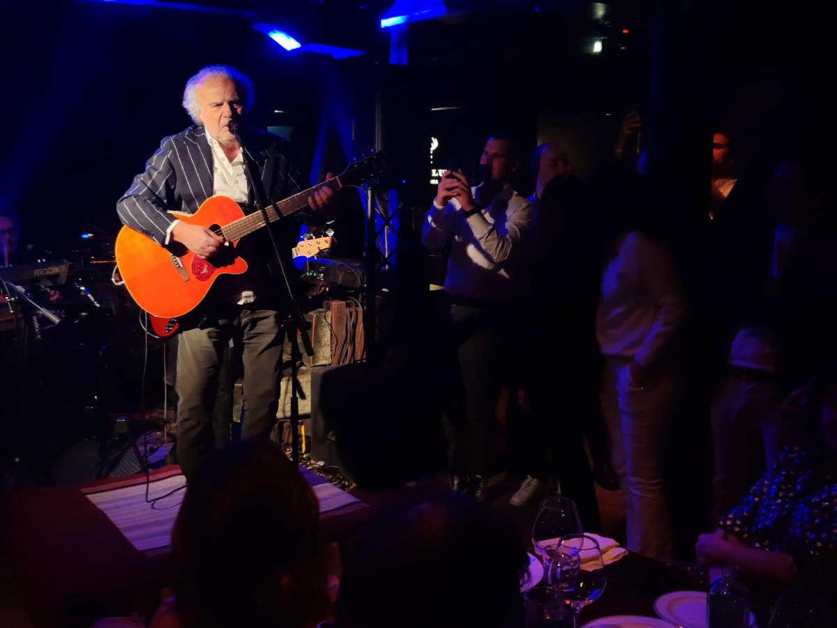 A Cortina il ritorno di "Billo": Jerry Calà sul palco del Vip Club Cortina per una notte indimenticabile