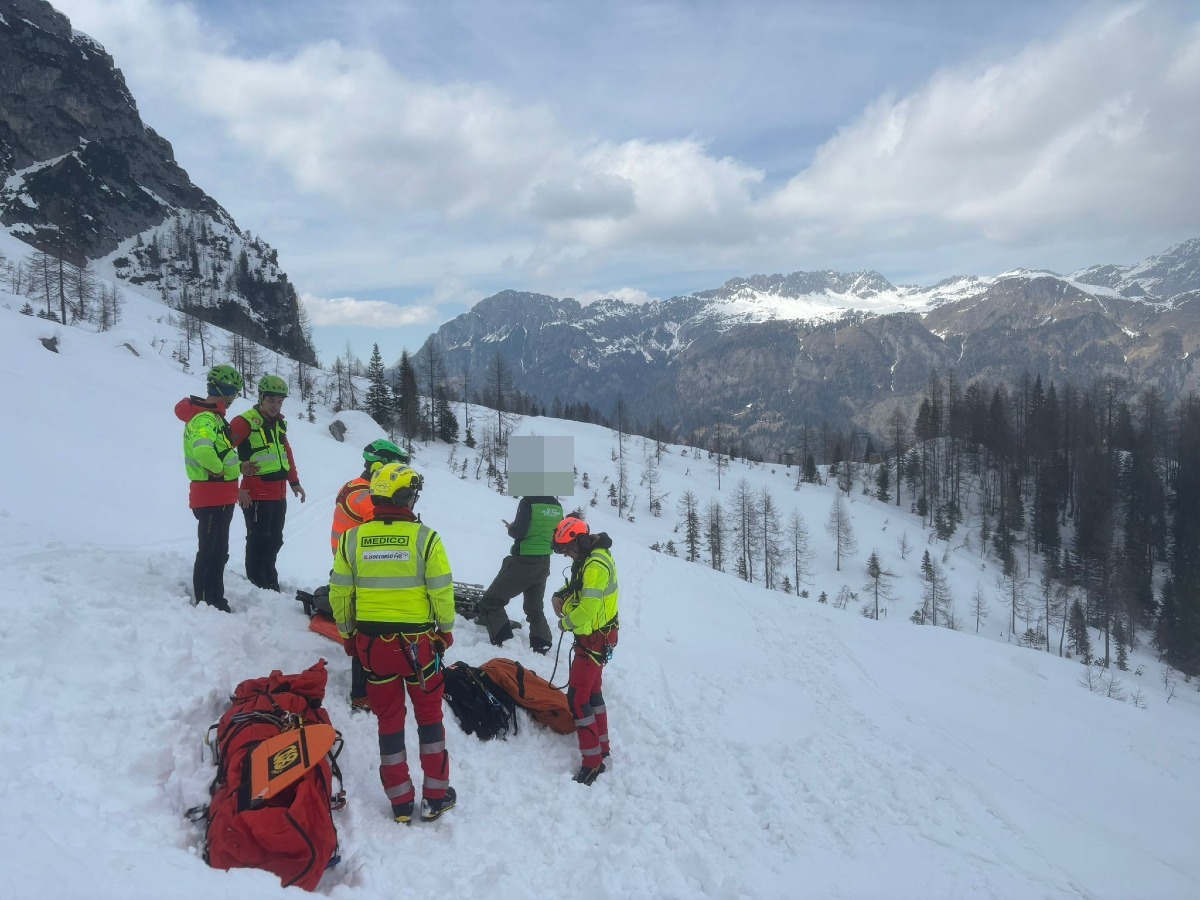 Scialpinista si infortuna sotto il Monte Siera