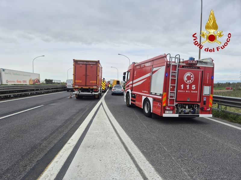 AUTOCISTERNA IN PANNE SULL’A4: TRAVASO DI CARBURANTE E AUTOSTRADA CHIUSA PER ORE