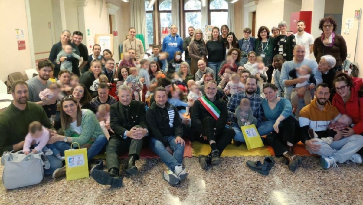 “Il dono del libro” conquista Portogruaro: oltre 50 famiglie con neonati in biblioteca - 