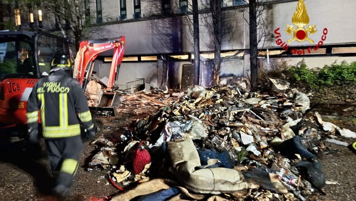 Furioso incendio all'Hotel Maxim: dentro anche due scolaresche friulane in gita - 