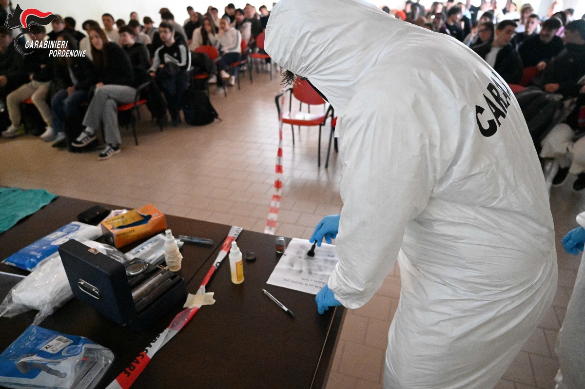 Carabinieri a scuola: studenti “investigatori” per un giorno tra prove e simulazioni reali - 