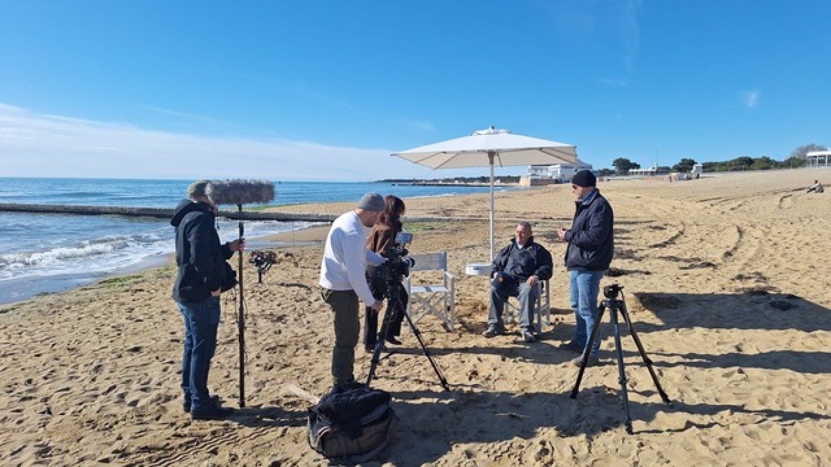 Lignano protagonista sulla tv ORF: la spiaggia diventa set di un docufilm internazionale - 