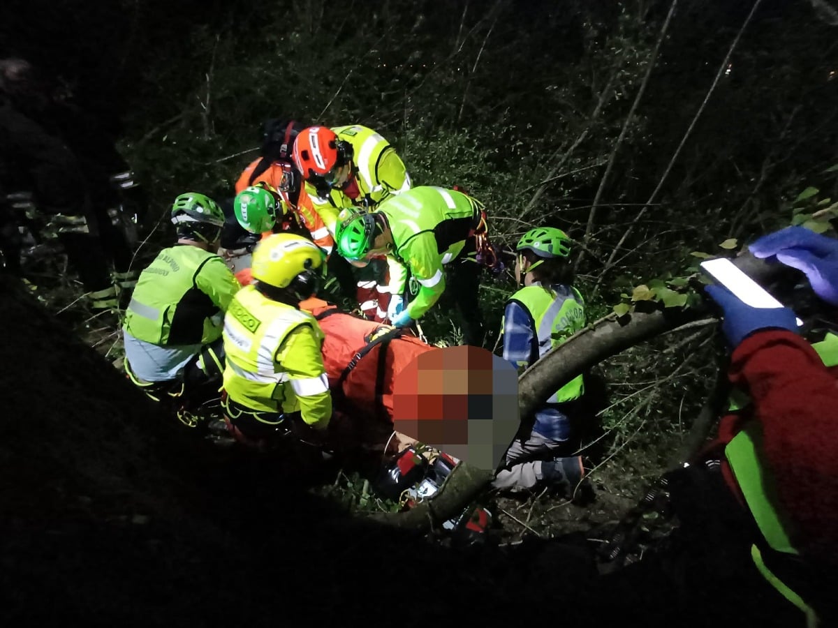 Terrore sulla Strada del Friuli: uomo precipita per 15 metri nella scarpata